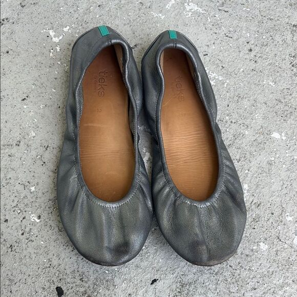 Tieks metallic silver ballet flats - Picture 1 of 8